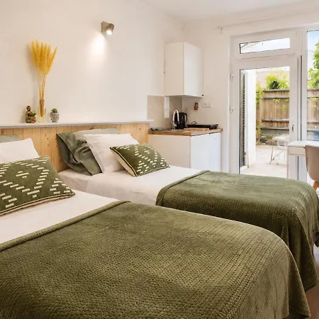 Prague Airport With Kitchenette & Terrace - Kindstaysuites Apartmán *