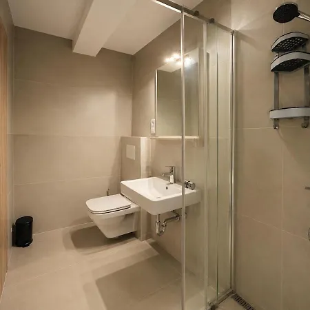 Prague Airport With Kitchenette & Terrace - Kindstaysuites Apartmán *