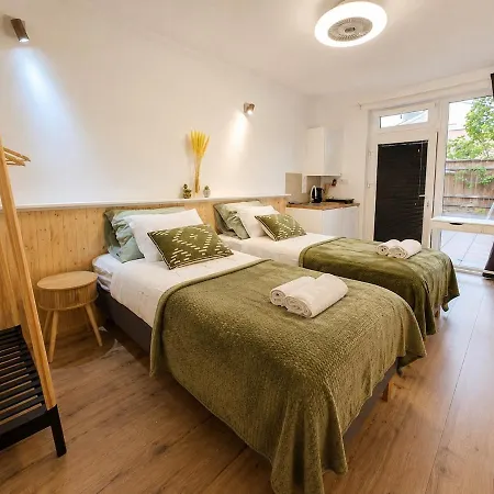 Apartmán Prague Airport With Kitchenette & Terrace - Kindstaysuites
