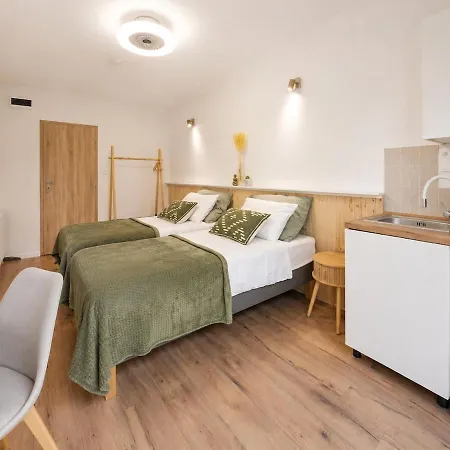 Prague Airport With Kitchenette & Terrace - Kindstaysuites Apartmán